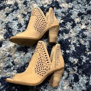 Jessica Simpson Women's Cherrell Ankle Bootie, tan‎ 9.5